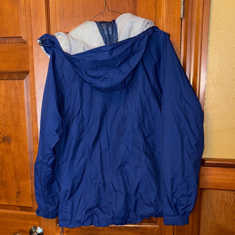 L.L. Bean women’s navy blue Raincoat - Picture 10 of 10